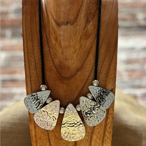 Lia Sophia Lure Me In Necklace - Picture 2 of 3